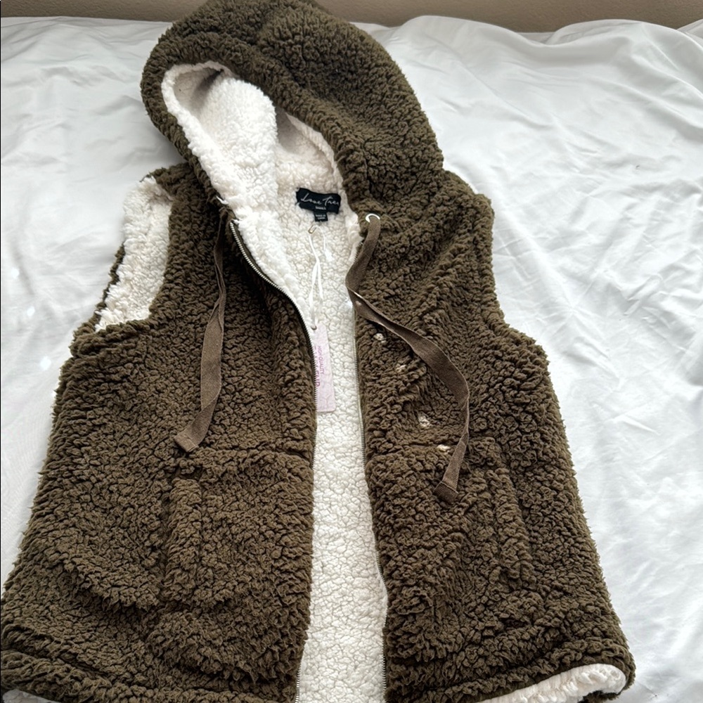 NWT Cozy forest green Sherpa Vest for juniors or women